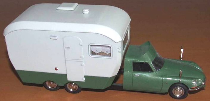 Classiques 1021 DS 6 ROUES PLATEAU PORTANT CARAVANE Die cast 1:43