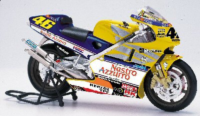 Guiloy 13615 HONDA NSR 500 VALENTINO ROSSI TEAM NASTRO AZZURRO HONDA CHAMPION DU MONDE DES 500CC EN 2001 Miniatures 1:10