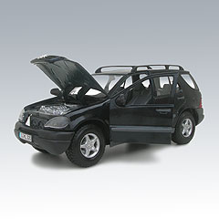 Maisto 31947 Dodge Mercedes Benz ML 320 Miniatures 1:24