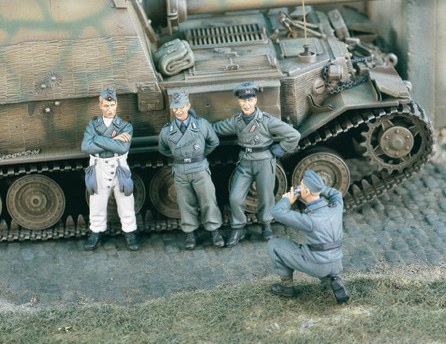 PHOTO EQUIPEMENT TANK ALLEMAND 4 FIGURINES