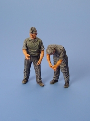 GERMAN MAINTENANCE CREW