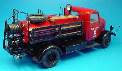 Calibre 35056 CAMIONS POMPIERS 100pcs Maquettes 1:35