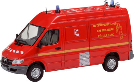 MERCEDES SPRINTER POMPIER INTERVENTION EN MILIEUX PERILLEUX