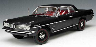 Highway 61 50138 PONTIAC TEMPEST 1963 Die cast 1:18