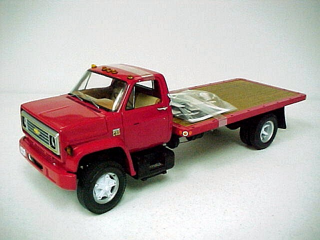 Highway 61 50337 CHEVY C65 FLATBED Miniatures 1:18 Highway 61 50337 CHEVY C65 FLATBED Miniatures 1:18