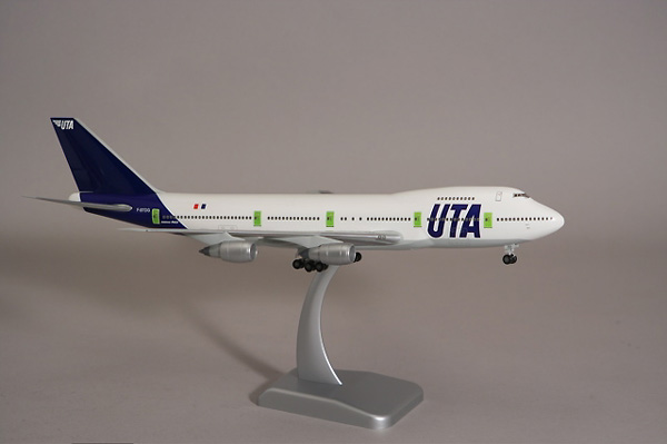 Boeing 747-200 UTA