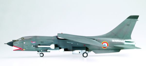 Italeri 1230 F 8E CRUSADER Maquettes 1:72