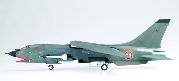 Italeri 1230 F 8E CRUSADER Plastic models 1:72