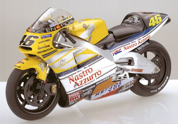 Italeri 4501 HONDA NSR 500 Miniatures 1:6 Italeri 4501 HONDA NSR 500 Miniatures 1:6