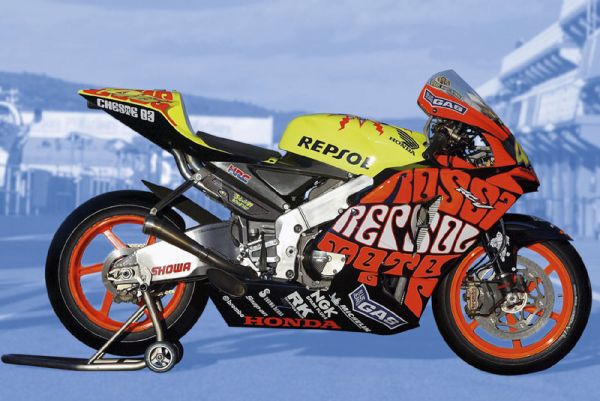 Italeri 4508 Honda RC 211V GP Valencia 2003 Miniatures 1:6 Italeri 4508 Honda RC 211V GP Valencia 2003 Miniatures 1:6