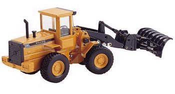 Volvo L-70 avec lame bulldozer