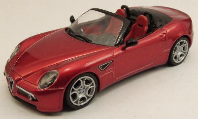M4 7104 Alfa Roméo 8C SPIDER Die cast 1:43