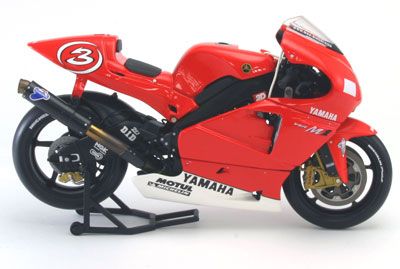 Minichamps 122026303 YAMAHA YZR M1 MAX BIAGGI Die cast 1:12