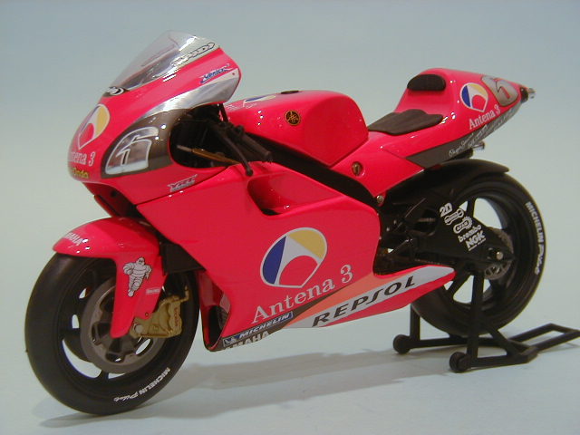 Minichamps 122026306 YAMAHA YZR 500 ABE 2002 Die cast 1:12