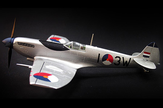 Schuco 3555023 SPITFIRE 322 SQU. AIRFORCE HOLLAND Miniatures 1:72