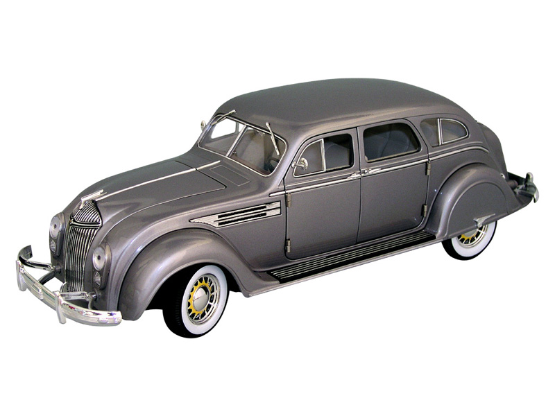 Signature 18126 CHRYSLER AIRFLOW 1936 Die cast 1:18 Signature 18126 CHRYSLER AIRFLOW 1936 Die cast 1:18
