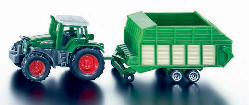 Tracteur avec remorque à foin