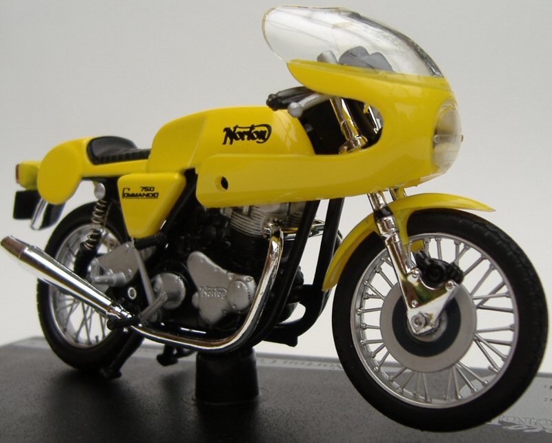 Solido 84035 NORTON COMMANDO PRODUCTION RACER Die cast 1:18