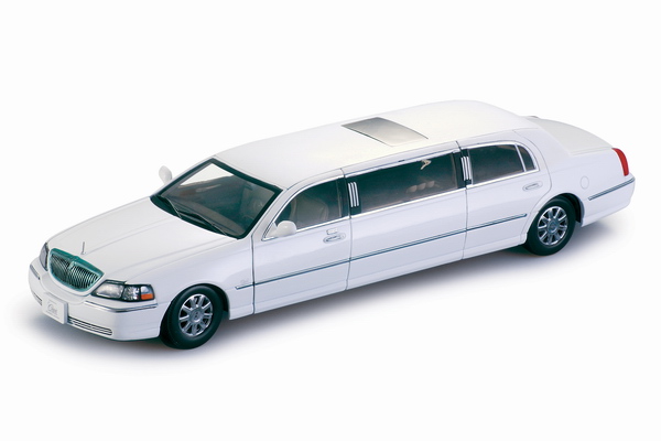 Sunstar 4201 LINCOLN TOWN CAR 2003 Die cast 1:18