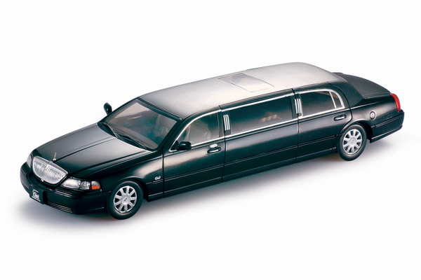 Sunstar 4202 LINCOLN TOWN CAR 2003 Die cast 1:18 Sunstar 4202 LINCOLN TOWN CAR 2003 Die cast 1:18