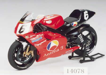 YAMAHA YZR 500 ANTENA 3