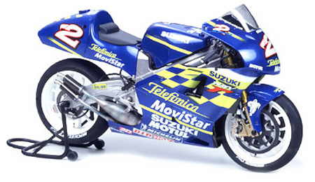 Tamiya 14083 SUZUKI TELEFONICA RGV 2000 Maquettes 1:12 Tamiya 14083 SUZUKI TELEFONICA RGV 2000 Maquettes 1:12