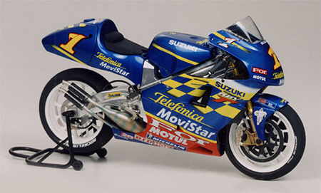 SUZUKI RGV 500 TELEFONICA