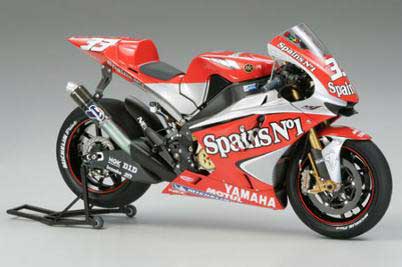Tamiya 21033 YAMAHA YZR M1 2004 N 33 Plastic models 1:12