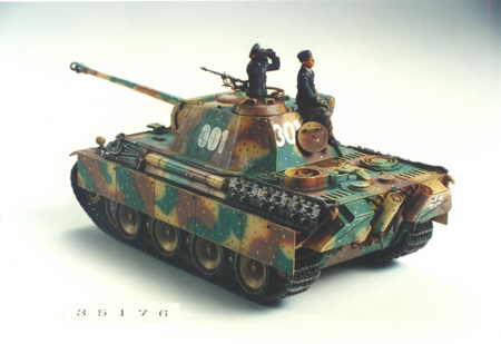 PANTHER G VERS TARD + 2 FIGURINES