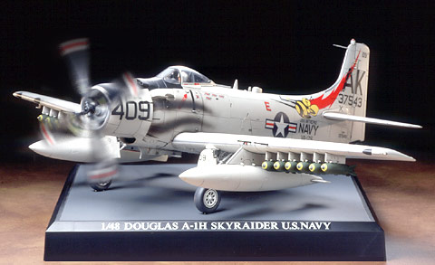 Tamiya 61505 PA A1H SKYRAIDER US NAVY Plastic models 1:48 Tamiya 61505 PA A1H SKYRAIDER US NAVY Plastic models 1:48