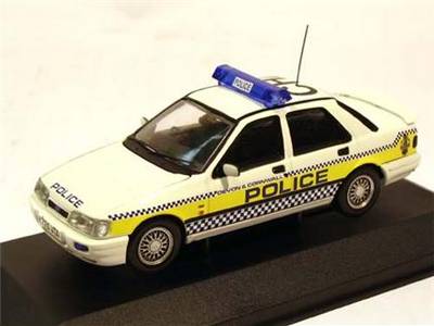 Vanguards 10001 Ford SIERRA SAPPHIRE Police DEVON & CORNOUAILLES Die cast 1:43