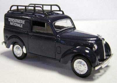 RENAULT JUVA 4 GENDARMERIE