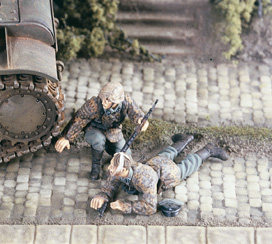 Verlinden 2407 Blesse a terre 2 fig. Plastic models 1:35